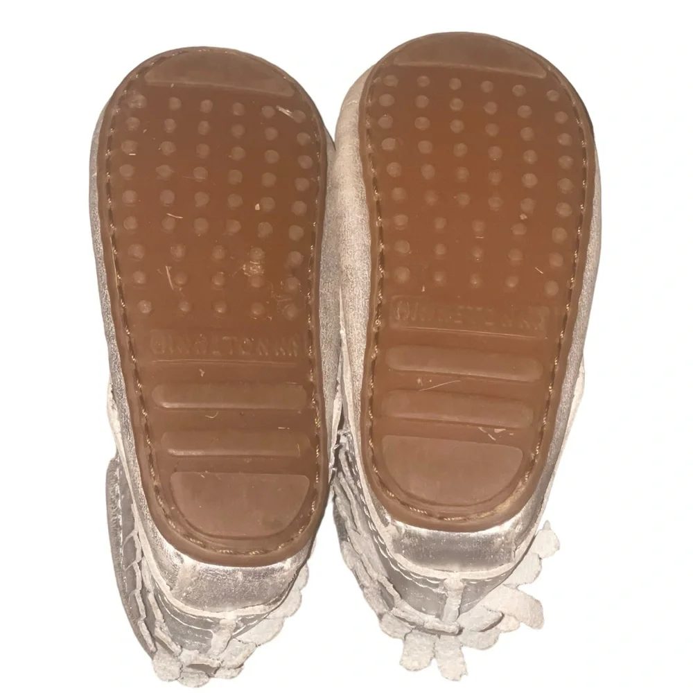 Minnetonka Toddler Aria Silver Fringe moccasin Booties